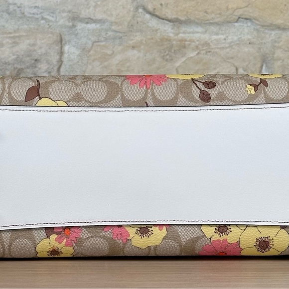 Coach - Picture 6 of 13